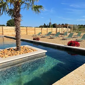 https://mas-du-couchant.hotels-rhonealpes.com